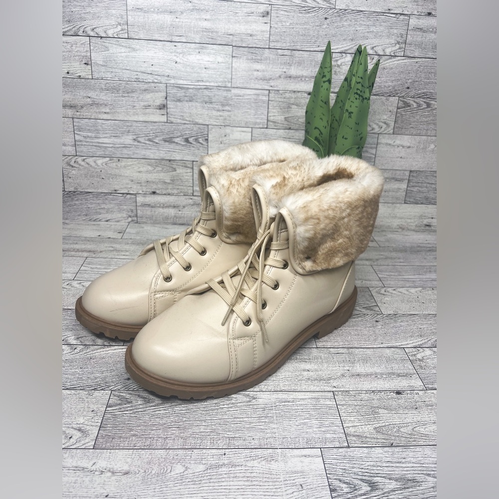 Combat boots with faux fur